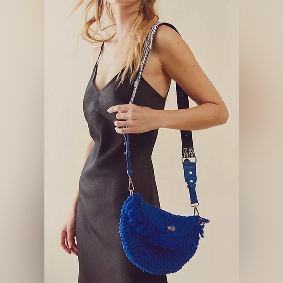 Free People Macrame Moon Crossbody Bag NEW - Picture 3 of 9